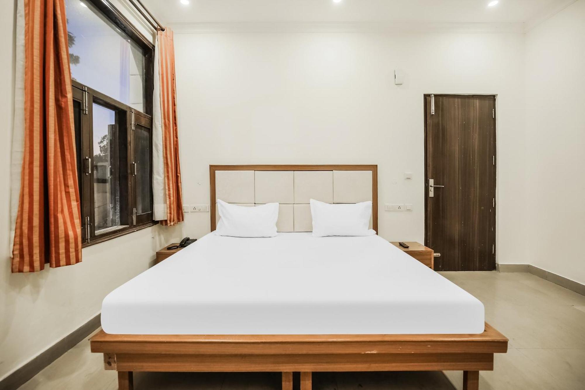 Hotel Collection O Sapphire Chandīgarh Esterno foto